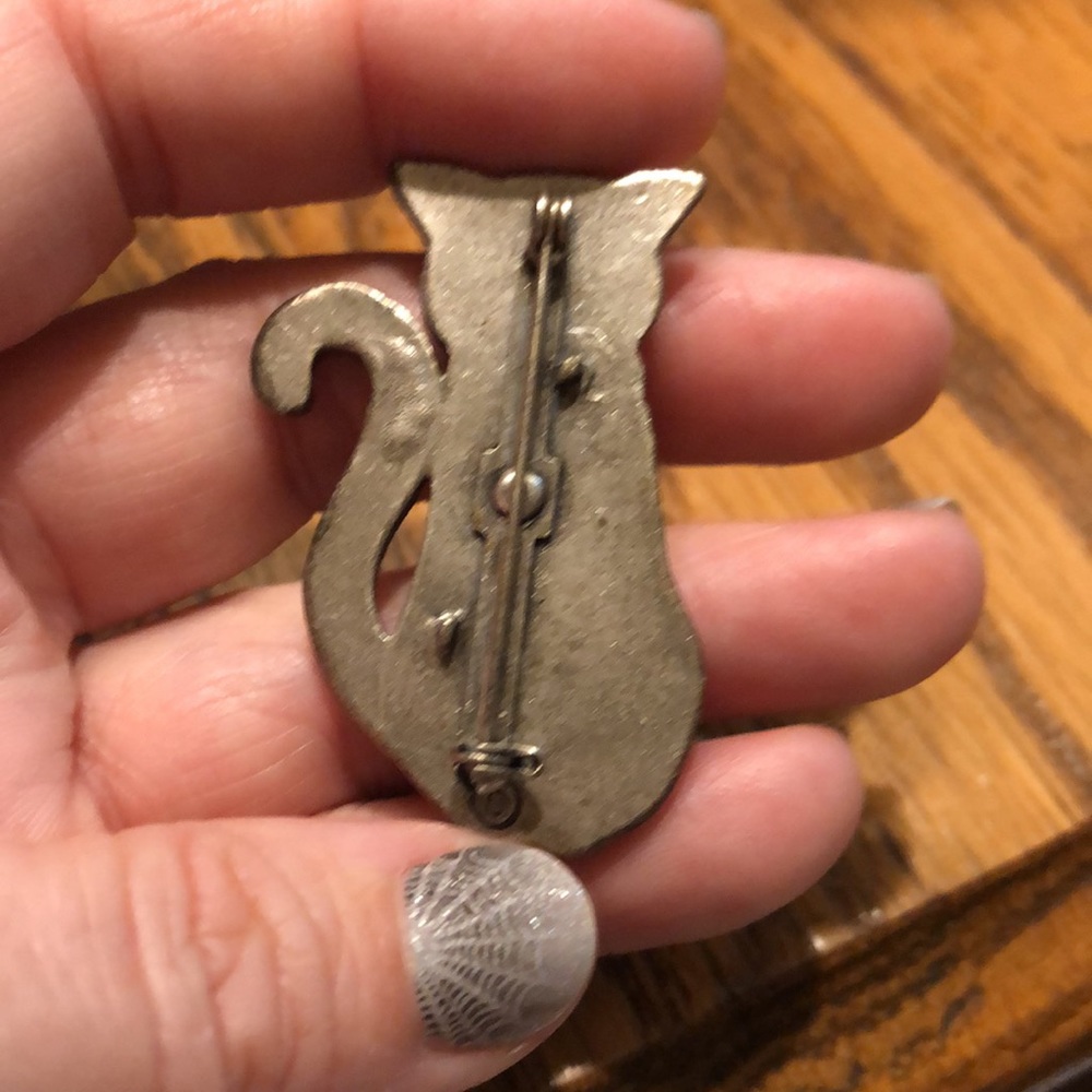 Smiling Cat Brooch - Picture 2 of 2